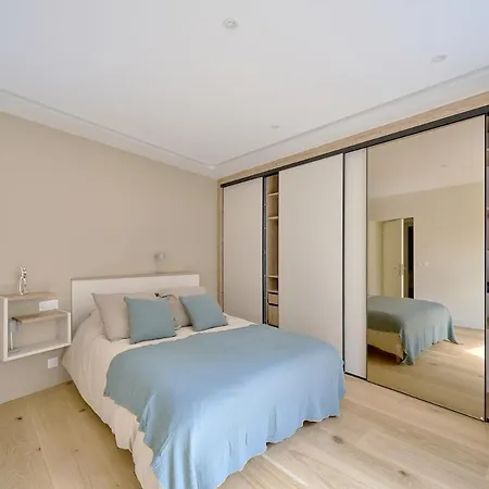 By Saint-sulpice Newly Refurbished 4 Bedroom Apartment Paris