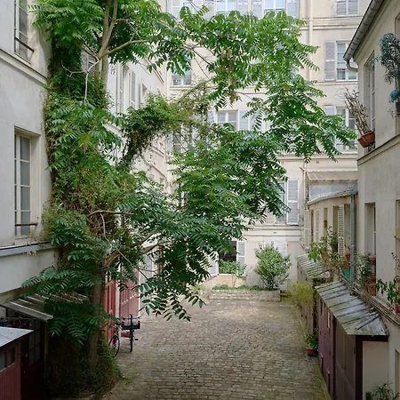 Apartment By Saint-sulpice Newly Refurbished 4 Bedroom