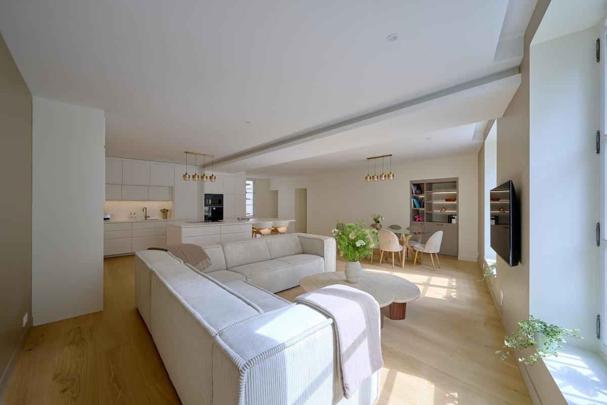 By Saint-sulpice Newly Refurbished 4 Bedroom Apartment Paris