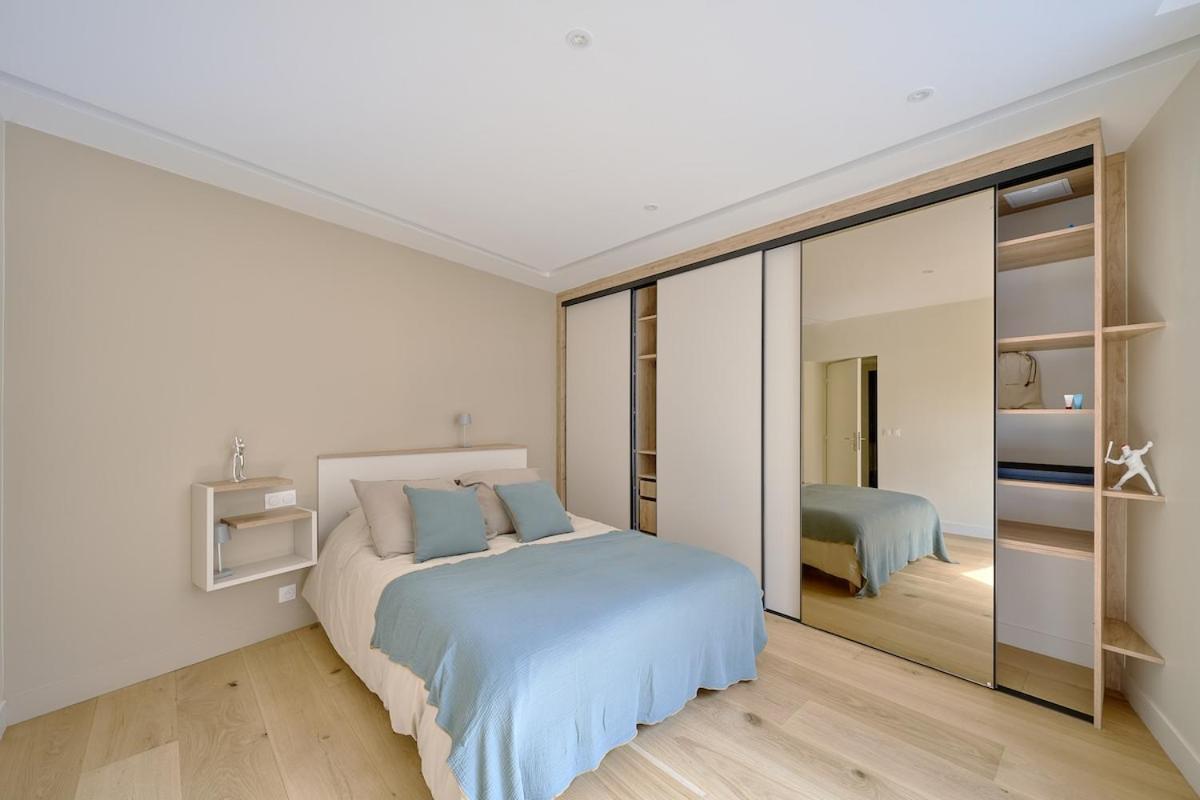 By Saint-sulpice Newly Refurbished 4 Bedroom Apartment Paris