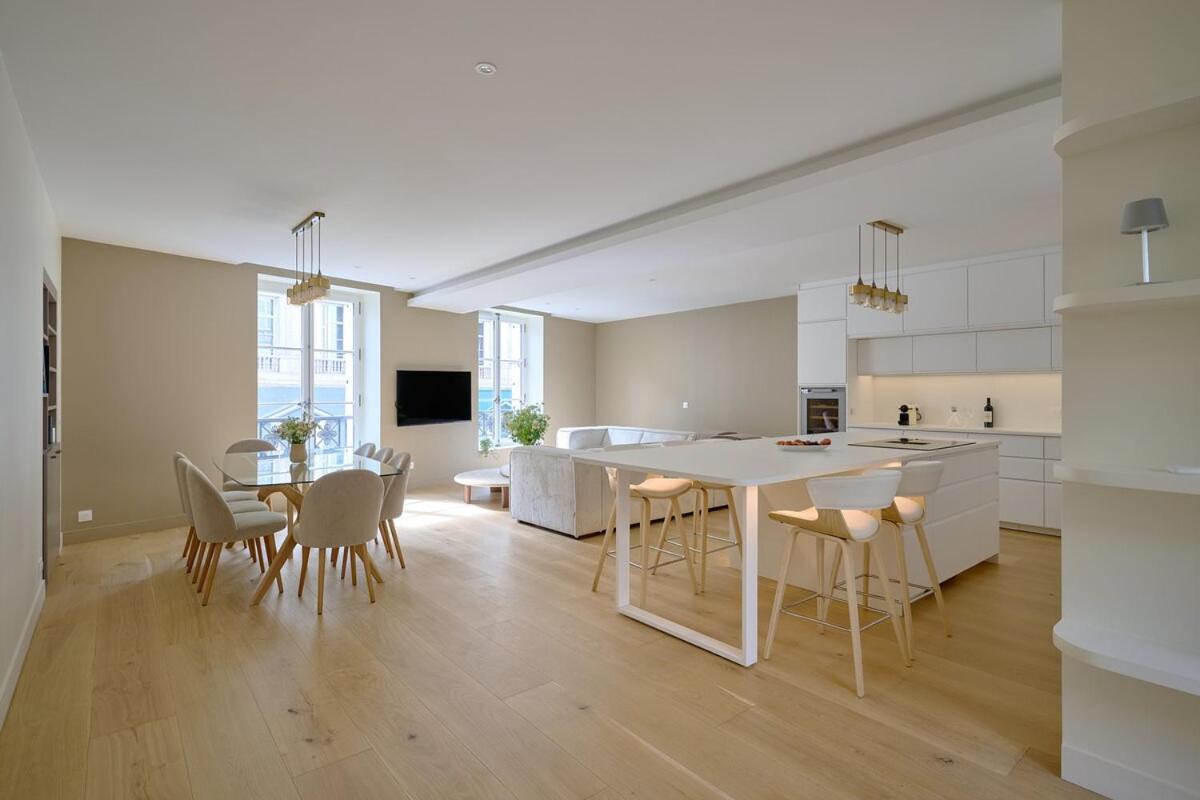 By Saint-sulpice Newly Refurbished 4 Bedroom Apartment